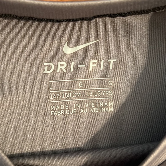 Nike Dri Fit UPF 40+ Swim Top Boys Large. - Picture 3 of 7